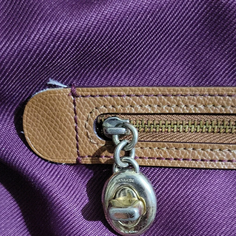 Vintage Coach Purple Crossbody Bag with Gold Hardware and Adjustable Straps - Picture 3 of 16